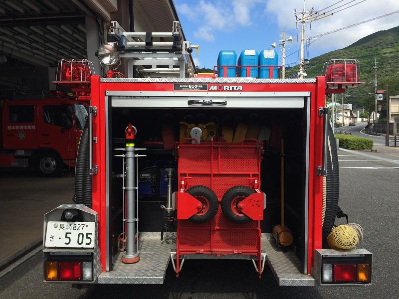水槽付消防ポンプ車の後部分の写真